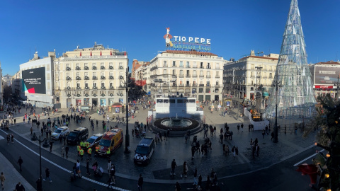 Vista panorámica de la Puerta del Sol a un día de las campanadas, a 30 de diciembre de 2021, en Madrid.