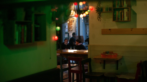 Interior de un bar en una calle céntrica de Barcelona, a 14 de octubre de 2021, en Barcelona, Catalunya.