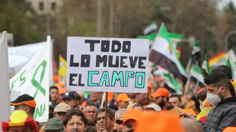 (20/03/2022) Varios manifestantes durante la la marcha por el mundo rural el 20 de marzo en Madrid.