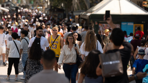 5 de julio de 2024. Multitud de gente en el centro de Barcelona, a 5 de julio de 2024.