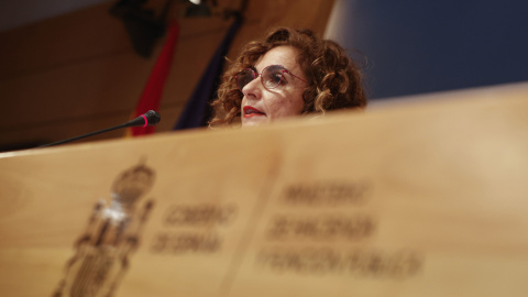 La ministra de Hacienda, María Jesús Montero, presenta los datos de la Ejecución Presupuestaria de 2021 durante una rueda de prensa celebrada  en Madrid. EFE/ Javier Lizón