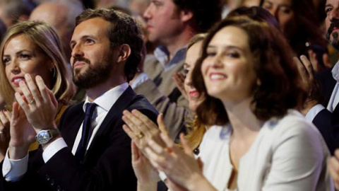 Isabel Díaz Ayuso, junto a Pablo Casado, en el mitin de cierre de campaña del PP. / EFE