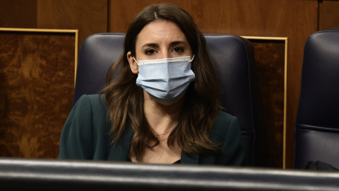 La ministra de Igualdad, Irene Montero, en una sesión plenaria en el Congreso de los Diputados, a 17 de marzo de 2022, en Madrid.