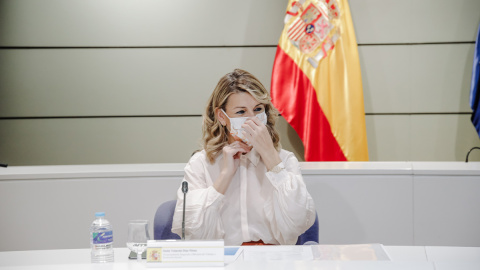 La vicepresidenta segunda del Gobierno y ministra de Trabajo y Economía Social, Yolanda Díaz, interviene en la reunión en el Ministerio de Trabajo y Economía Social, a 22 de diciembre de 2021.