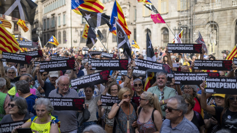 13 de julio de 2024. Cientos de personas durante una manifestación para pedir la aplicación de la amnistía, a 13 de julio de 2024, en Barcelona.