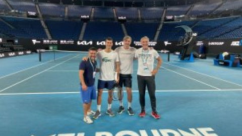 Djokovic reaparece entrenando y asegura que desea "competir"