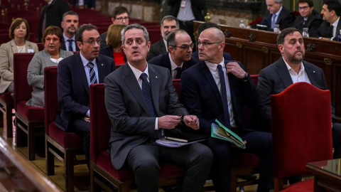 Fotografía de archivo de los líderes independentistas, con el exvicepresidente de la Generalitat Oriol Junqueras a la derecha en primera fila. - EFE