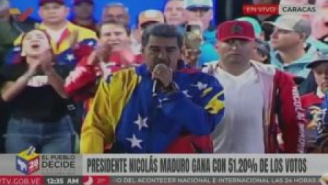 Maduro celebra su reelección ante miles de simpatizantes en el Palacio de Miraflores