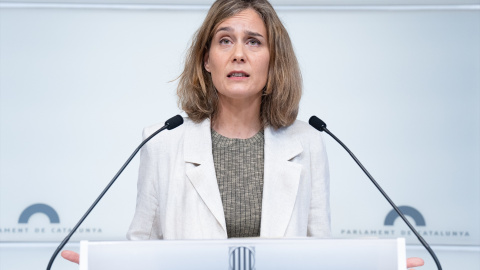 La líder de los comuns en el Parlament, Jéssica Albiach, ofrece una rueda de prensa tras reunirse con el presidente del Parlament durante una ronda de consultas para proponer un candidato a la Presidencia de la Generalitat, en el Parlament, a 18 de juni