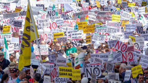 10-06-2018.- Manifestación de la Marea Blanca en Sevilla. EFE