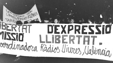 Manifestació dels anys 80 a València per demanar la llibertat d'emissió de les ràdios lliures.