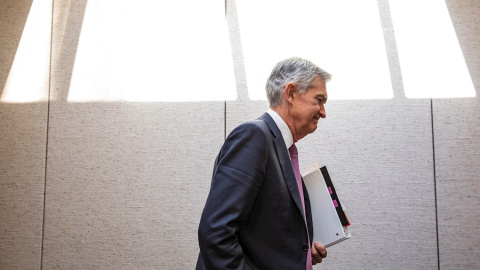 El presidente de la Reserva Federal, Jerome Powell, tras comparecer ante el Comité Económico Conjunto del Congreso de Estados Unidos. EFE/EPA/SAM CORUM