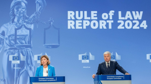 La comissària de Valors i Transparència, Vera Jourová, i el comissari de Justícia, Didier Reynders, durant la presentació de l'informe de la Comissió Europea sobre l'Estat de Dret