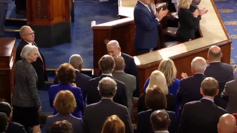 La imagen de la vergüenza: Netanyahu, recibido en el Capitolio con los aplausos de los republicanos