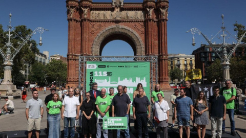 Representants de les entitats independentistes presenten la mobilització descentralitzada de la Diada, a l'Arc de Triomf de Barcelona