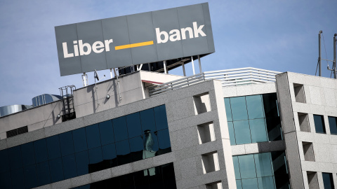 Fachada de la sede central de Liberbank, en Madrid (España).