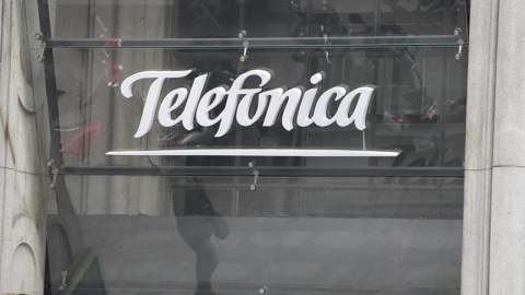 El logo de Telefónica en su sede en la Gran Vía de Madrid. E.P.