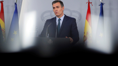 El presidente del Gobierno en funciones y líder del PSOE, Pedro Sánchez, durante la rueda de prensa conjunta con el presidente electo del Consejo de Europa, Charles Michel, en el Palacio de la Moncloa. REUTERS/Susana Vera