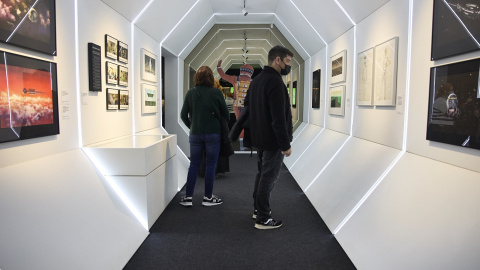 Recreación del túnel de la película '2001: Una odisea del espacio' 1968 del director de cine Stanley Kubrick , en su muestra, a 16 de enero de 2022, en Madrid.