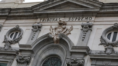 Escudo de España en la fachada del edificio del Tribunal Supremo, en Madrid a 29 de noviembre de 2019. Foto de archivo.