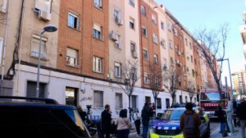 Desallotgen sencer un dels edificis adjacents al bloc esfondrat a Badalona per l'aparició d'una esquerda