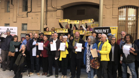 Foto d'alguns dels activistes implicats en la campanya d'autoinculpació que impulsa Òmnium Cultural. ÒMNIUM.