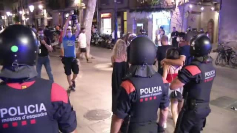 La guardia urbana desaloja a más de 4.300 personas de las calles de Barcelona en la primera noche de vuelta al toque de queda