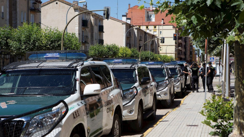 Imagen recurso de varios vehículos de la Guardia Civil. - EFE