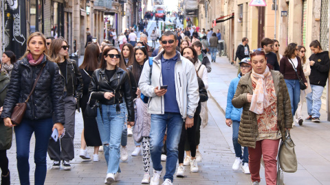 Turistes al carrer Ferran de Barcelona