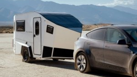 Esta caravana con placas solares quiere revolucionar el mundo 'camper' en los coches eléctricos