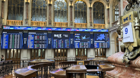 Vista de los paneles informativos de la Bolsa de Madrid. EFE/ Ana Bornay