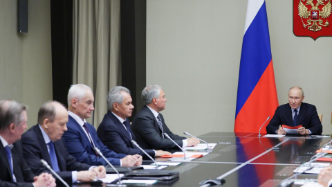 9 de agosto de 2024. El presidente ruso, Vladimir Putin, presidiendo una reunión con miembros del Consejo de Seguridad de Rusia, a las afueras de Moscú, a 9 de agosto de 2024.