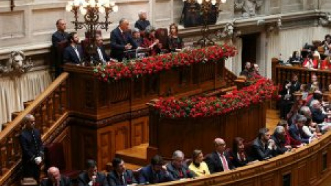 Los capitanes de la 'revolución de los claveles' vuelven a la Asamblea de Portugal tras cuatro años apartados