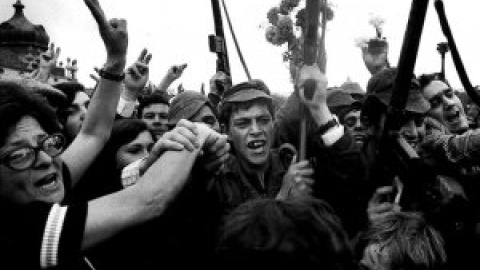 Portugal celebra el 45 aniversario de la Revolución de los Claveles, el levantamiento que cambió la historia de Europa