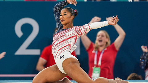 La atleta estadounidense, Jordan Chiles, durante su ejercicio de suelo para los JJOO de París 2024.