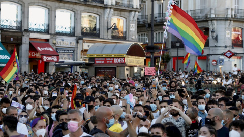 Manifestación celebrada este lunes en la Puerta del Sol, en Madrid, para condenar la brutal agresión que acabó este sábado con la vida del joven Samuel Luiz, de 24 años, en A Coruña, un crimen por el que se ha continuado tomando declaración a los t