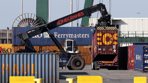 Puerto de Zeebrugge en Bélgica, desde donde partieron los 39 migrantes fallecidos en Essex hace una semana. / EP