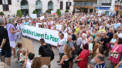 17/08/2024 - La concentració d'aquest dissabte a Lloret, per denunciar l'incivisme vinculat al turisme.