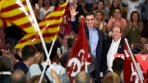 Pedro Sánchez i Miquel Iceta al míting de Viladecans. EFE / ALEJANDRO GARCÍA