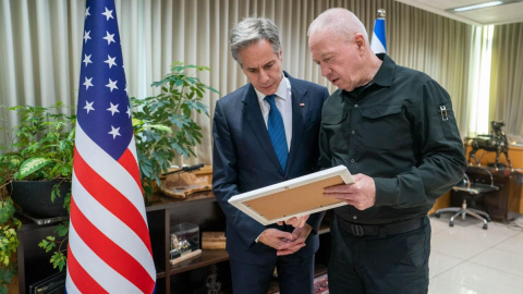 El secretario de Estado estadounidense, Antony Blinken, y ministro de Defensa israelí, Yoav Gallant, en Tel Aviv.