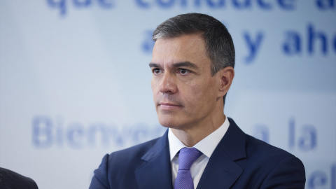 El presidente del Gobierno, Pedro Sánchez, durante su visita a las instalaciones de la empresa VELTIUM, a 26 de julio de 2024, en Vitoria-Gasteiz, Araba, Euskadi.