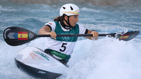 Maialen Chourraut de España compite en la semifinal de kayak femenino por el piragüismo en eslalon de los Juegos Olímpicos de Tokio este lunes 27 de julio de 2021.