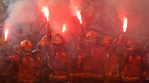 Estalla la tensión entre los bomberos y la Generalitat tras una década de precariedad y recortes