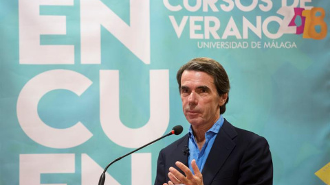 18/07/2018.- El expresidente del Gobierno José María Aznar durante su participación en un encuentro organizado en el marco de los Cursos de Verano de la Universidad de Málaga. EFE/Daniel Pérez