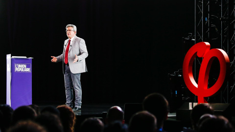 07/04/2022-El candidato presidencial del partido La France Insoumise, Jean-Luc Melenchon, pronuncia un discurso en el Grand Palais de Lille, Francia, el 5 de abril