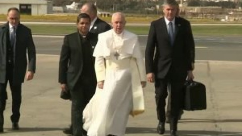 El papa Francisco aterriza en Malta y no descarta viajar a Kiev