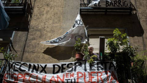 Francisco Rodríguez se enfrenta a un desahucio en Lavapiés. / JAIRO VARGAS