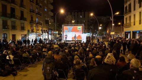 Centenars de persones han assistit al míting de Barcelona de la CUP.