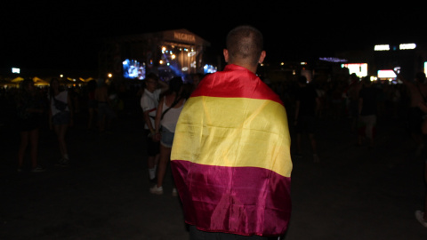 M.G denuncia que le impidieron pasar al recinto del  Arenal Sound con una bandera republicana./Público