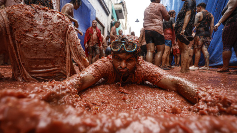 28/08/2024 Más de 20.000 personas procedentes de todo el mundo han asistido este 28 de agosto a la festividad valenciana de la Tomatina.